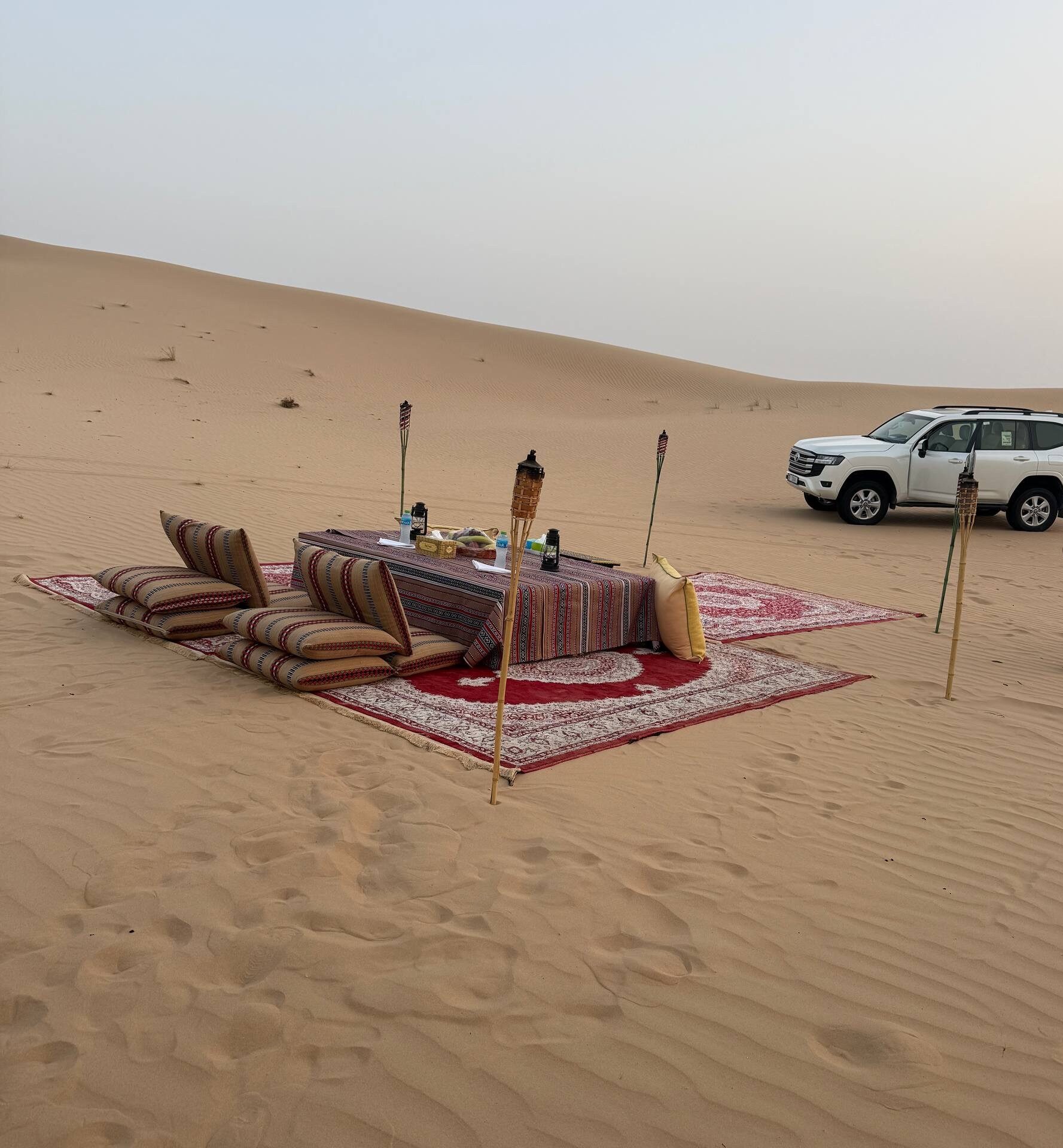 Sand symphony: romantic dinner for two and jeep safari in Abu Dhabi